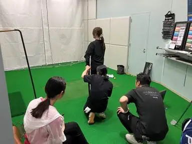 草, 人, 建物, スポーツゲーム が含まれている画像
AI 生成コンテンツは誤りを含む可能性があります。